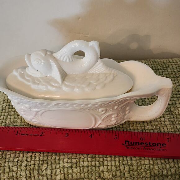 Vintage Milk Glass Fish Covered Sauce Boat Tureen Mid Century Ocean Decor - Picture 9 of 13
